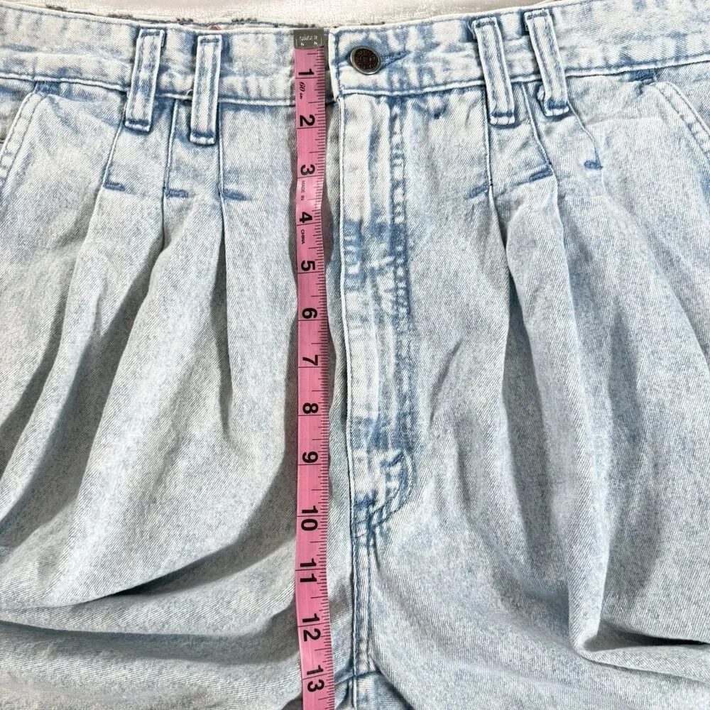 VTG 80s 90s Levi’s Coasters Acid Wash Pleated Denim Shorts Light Wash Jorts